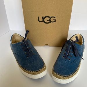 Demon top with tan needlework white bottoms size 8.5